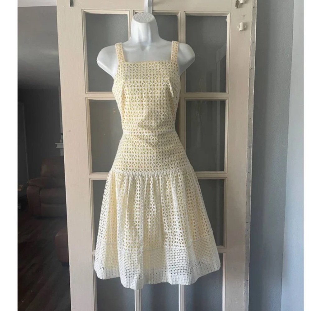 Gorgeous eyelet dress from Carolina Herrera sz 2